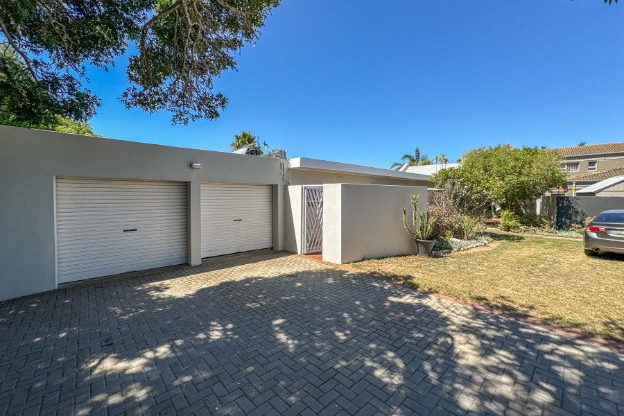 4 Bedroom Property for Sale in Summerstrand Eastern Cape